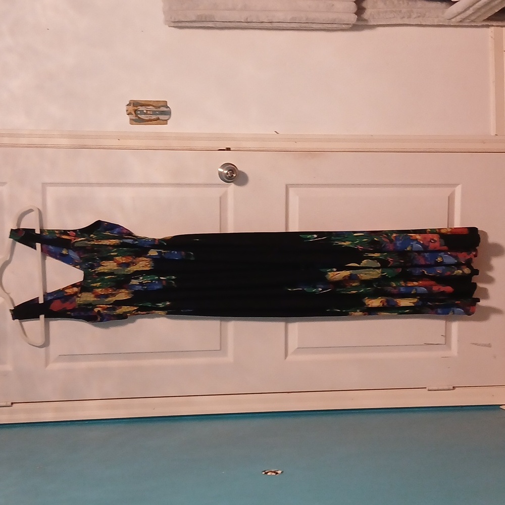 Elegant Maxi Dress - Picture 5 of 5
